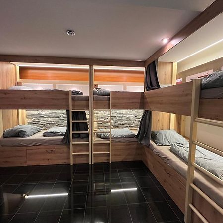 Zen Zone Hostel 브라티슬라바 외부 사진
