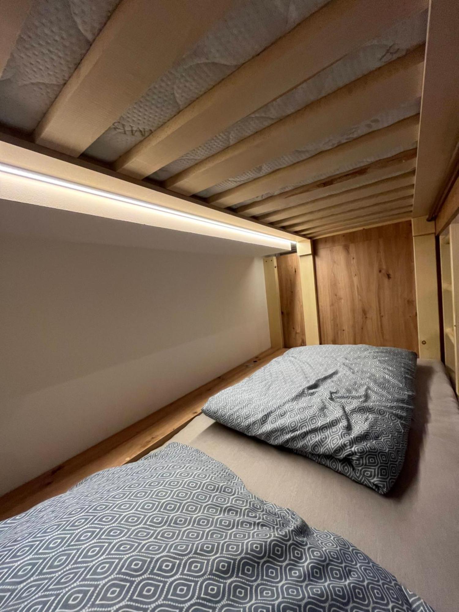 Zen Zone Hostel 브라티슬라바 외부 사진